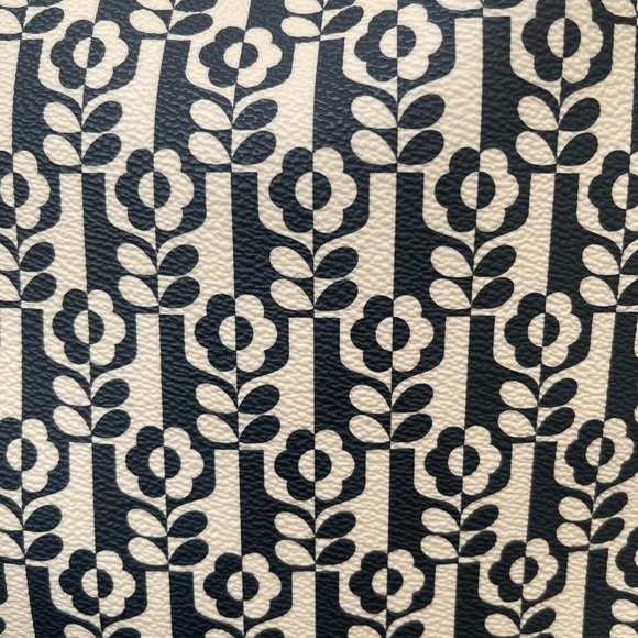 Orla Kiely Printed Pebble Grain Shoulder Bag Gondola Stem in a Vase - Picture 7 of 11